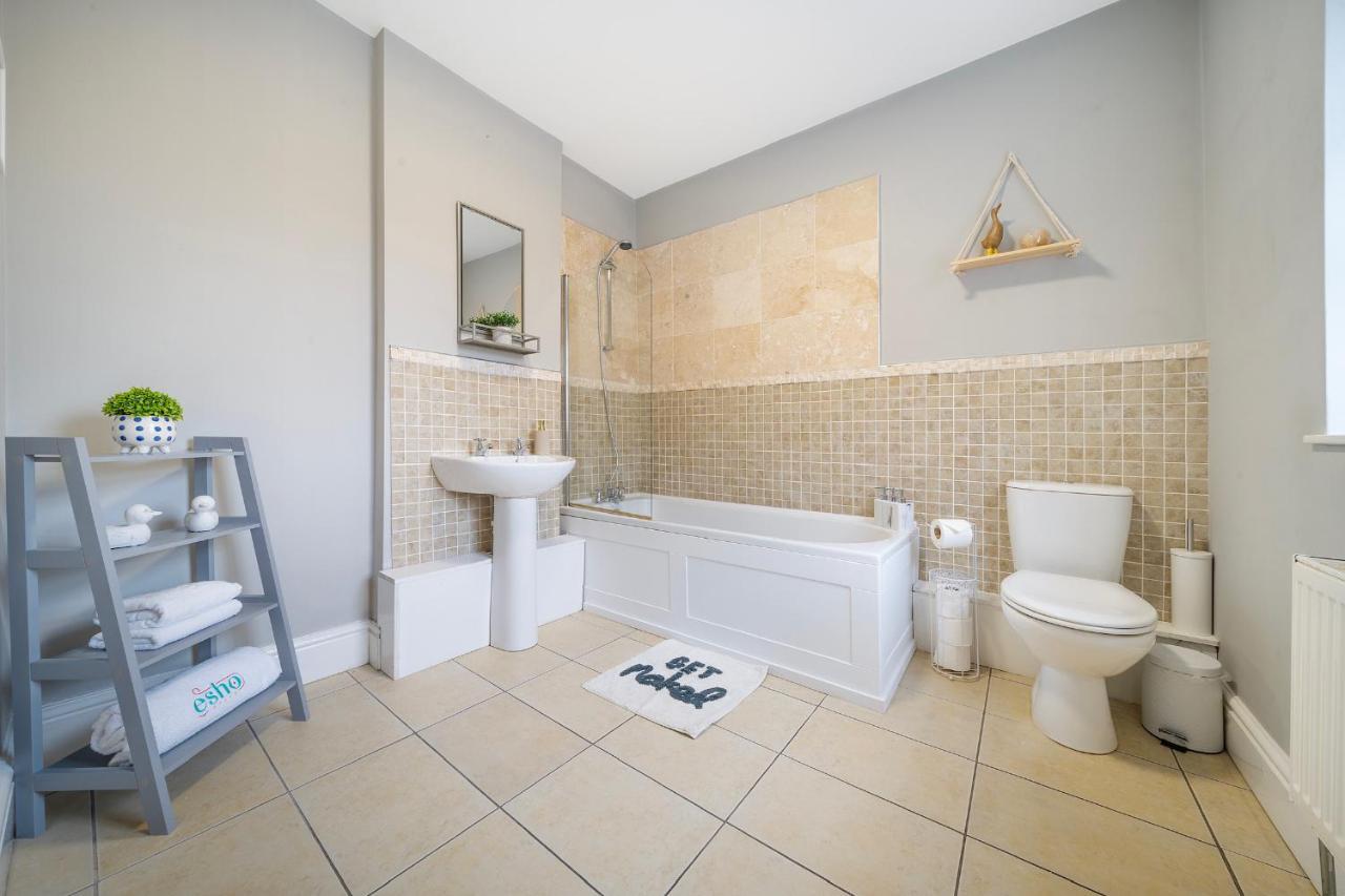 1 Bed House, Free Parking, 15 Minutes From Cheltenham Races Gloucester Ngoại thất bức ảnh
