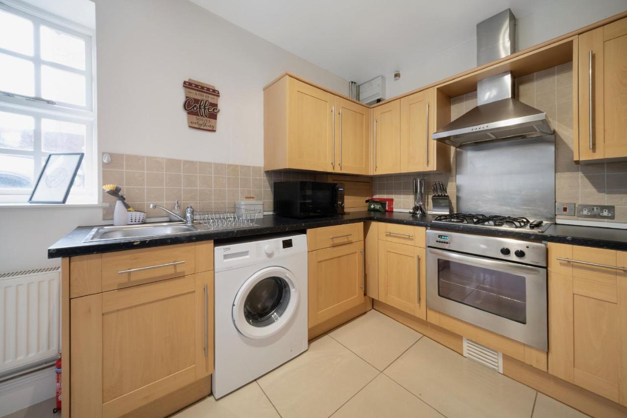 1 Bed House, Free Parking, 15 Minutes From Cheltenham Races Gloucester Ngoại thất bức ảnh